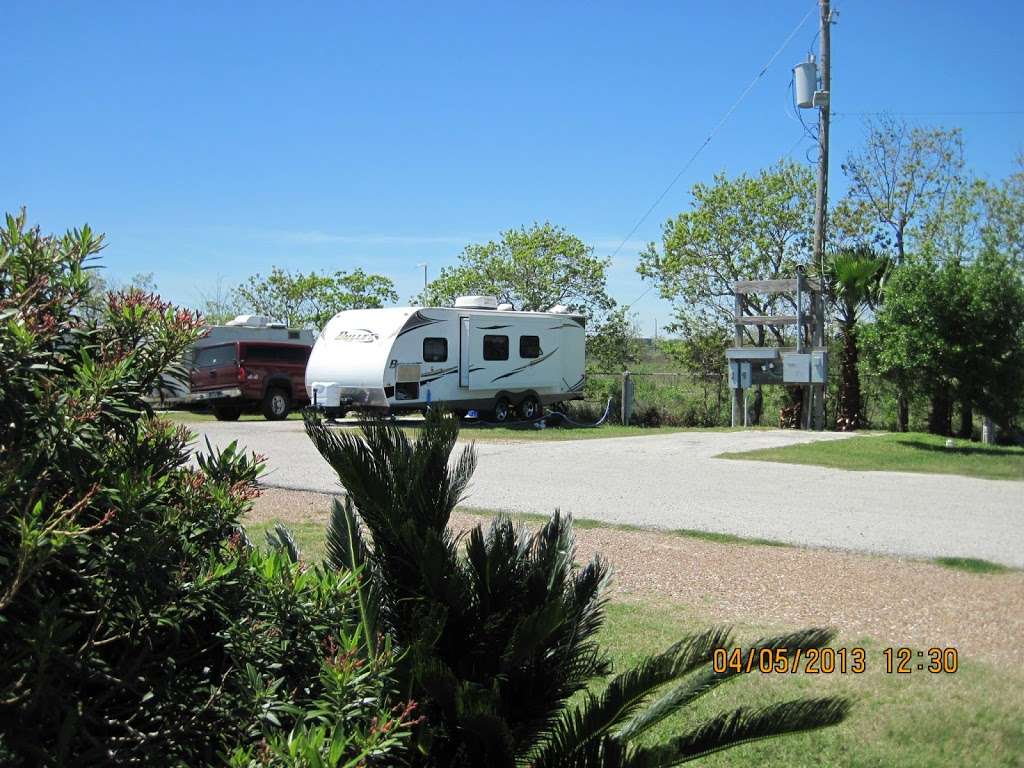 Bass & Bay RV Park | 2231 E Bay Shore Dr, San Leon, TX 77539, USA | Phone: (281) 339-1188