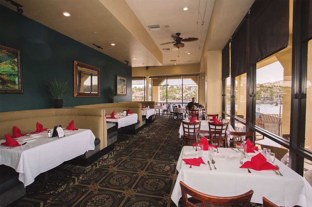 Lighthouse Restaurant & Bar | 22200 Canyon Club Dr, Canyon Lake, CA 92587, USA | Phone: (951) 244-6841