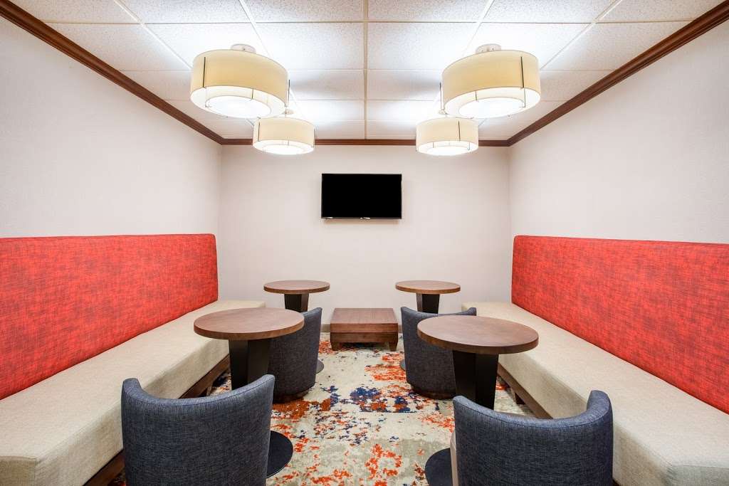 Hampton Inn Boston/Marlborough | 277 Boston Post Rd W, Marlborough, MA 01752, USA | Phone: (508) 787-9888