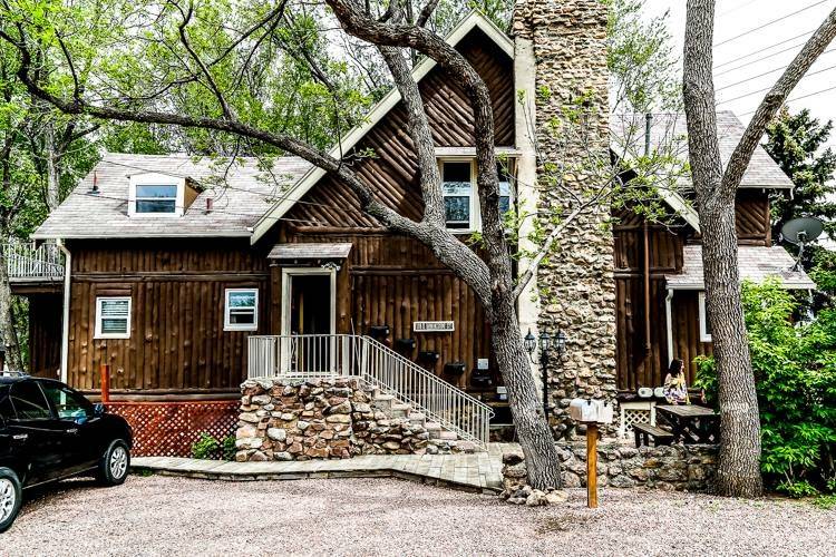 The Ivywild Lodge | 118 E Brookside St, Colorado Springs, CO 80905 | Phone: (719) 447-7678