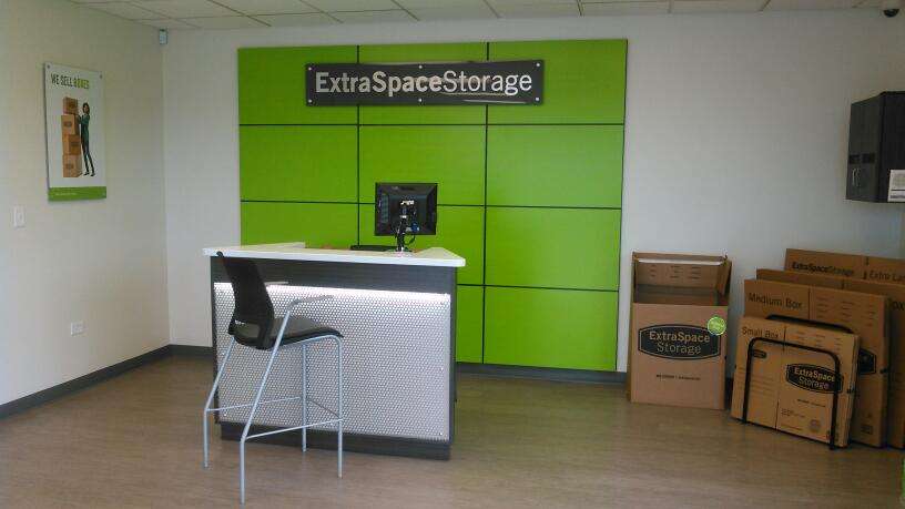 Extra Space Storage | 1812 N Larkin Ave, Crest Hill, IL 60403, USA | Phone: (815) 725-7501