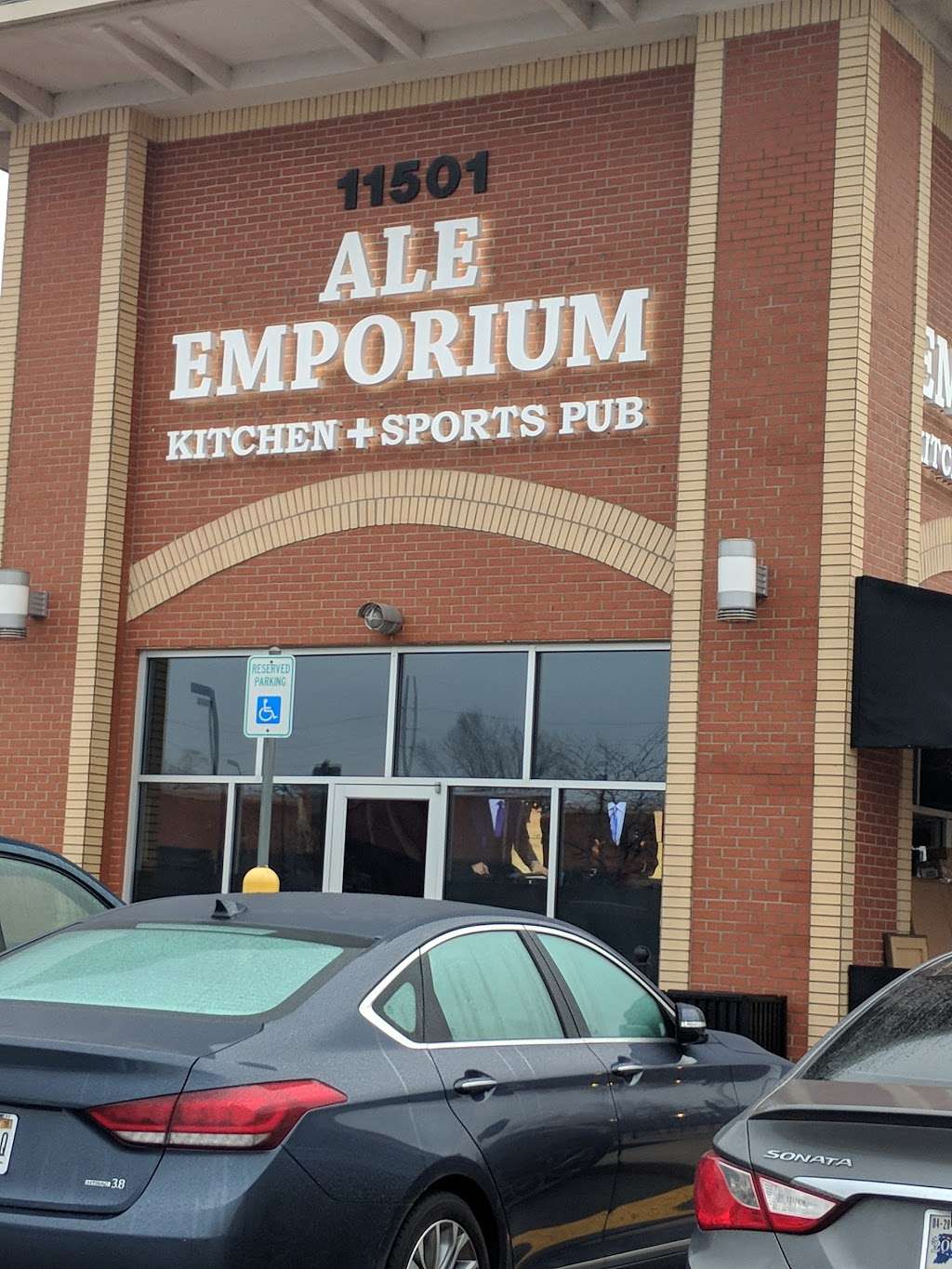 Ale Emporium Fishers | 11501 Geist Pavilion Dr, Fishers, IN 46037, USA | Phone: (317) 288-7394