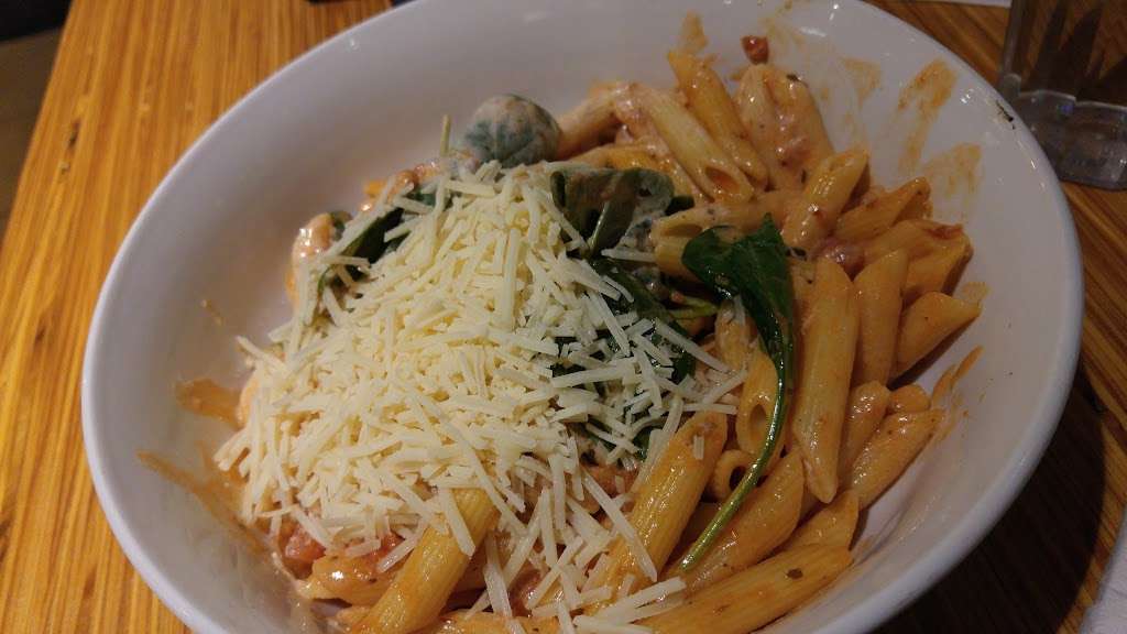 Noodles and Company | 1607 Village Market Boulevard Southeast, Leesburg, VA 20175, USA | Phone: (703) 443-1284