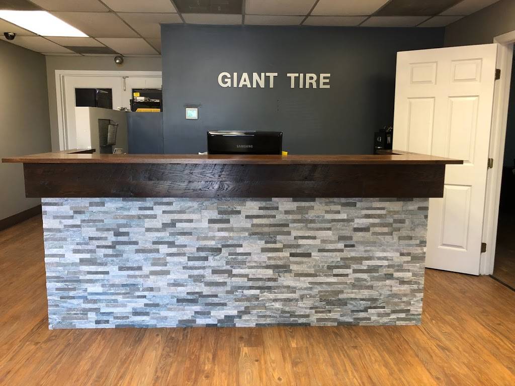 S & S Giant Tire | 111 Industry Pkwy, Nicholasville, KY 40356, USA | Phone: (859) 887-1145