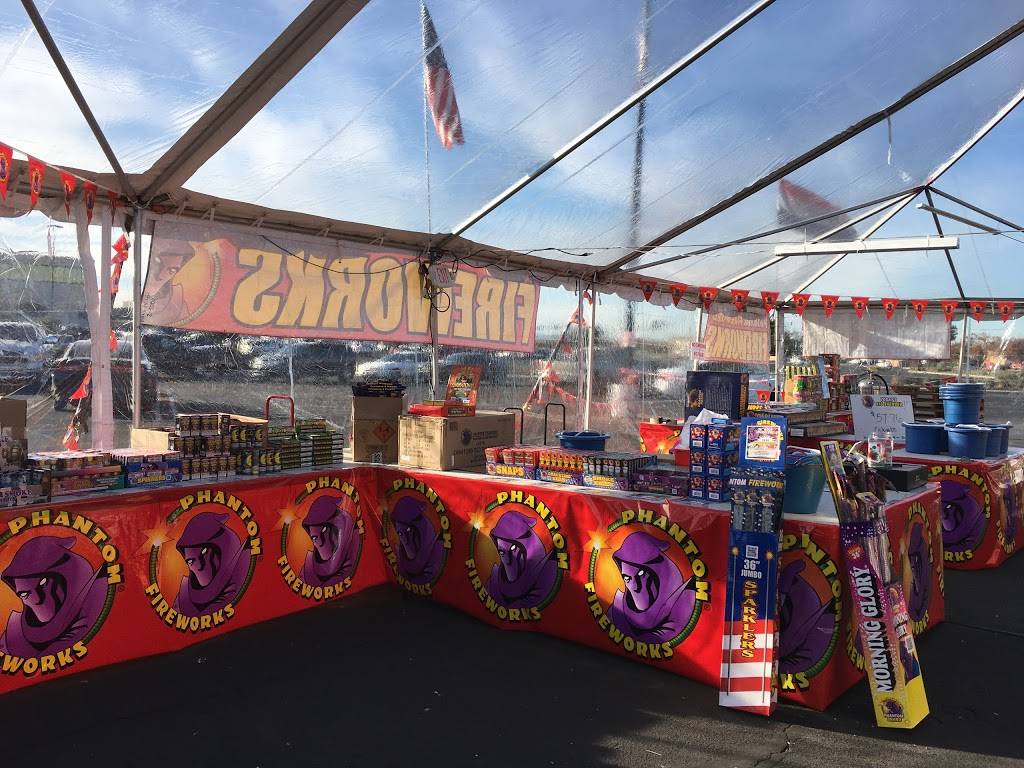 Firework Tent (Phantom Fireworks) | 7611 W Thomas Rd, Phoenix, AZ 85033, USA | Phone: (602) 554-8711