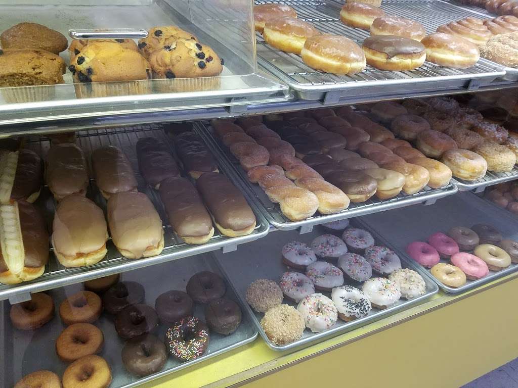 Bakers Dozen Donuts | 2620 Artesia Blvd, Redondo Beach, CA 90278, USA | Phone: (310) 379-0693