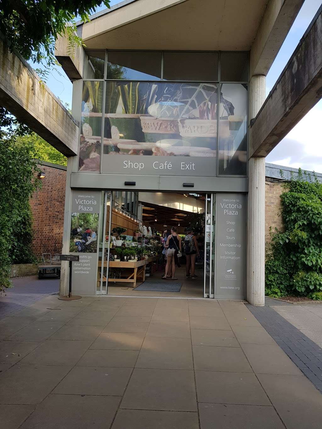 Victoria Plaza Café | Royal Botanic Gardens, Kew Rd, London TW9 3AB, UK | Phone: 020 8332 5000