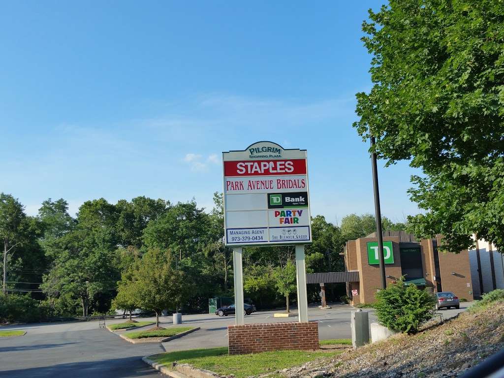 Pilgrim Shopping Plaza | 291 Pompton Ave, Verona, NJ 07044, USA