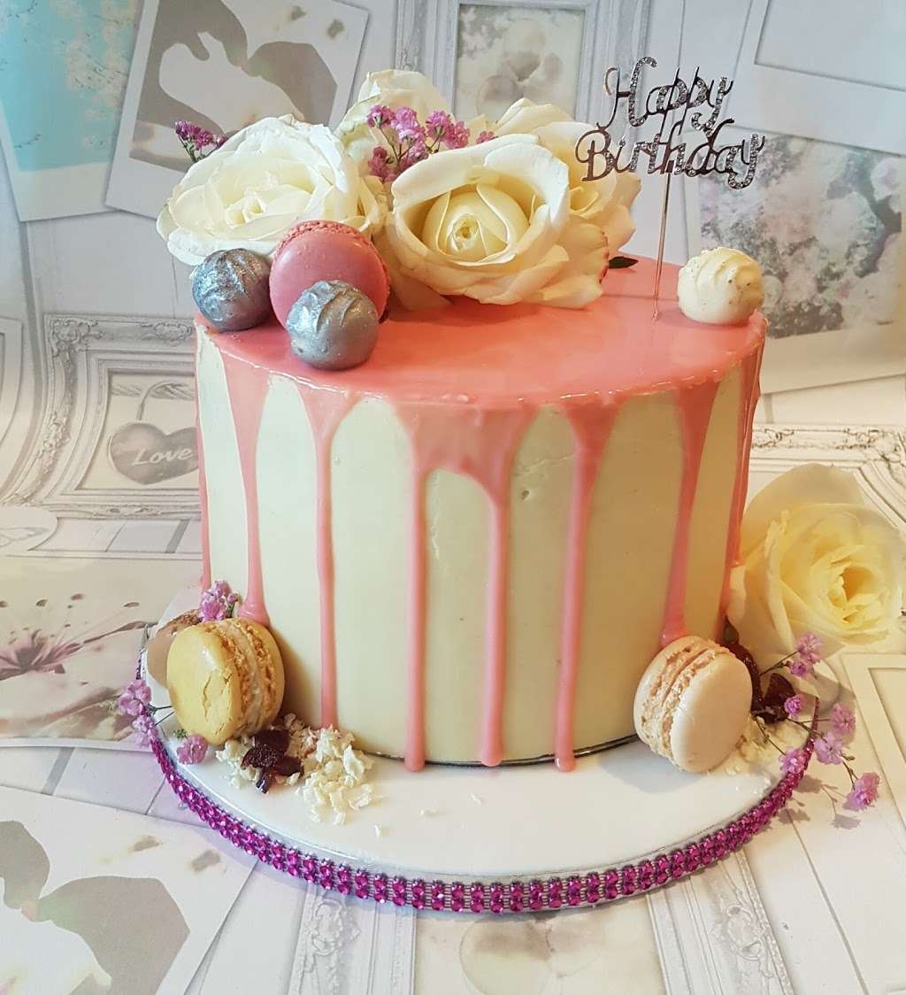 Exquisite Cakes | 216 Oxlow Ln, Dagenham RM10 7AN, UK | Phone: 07496 298980