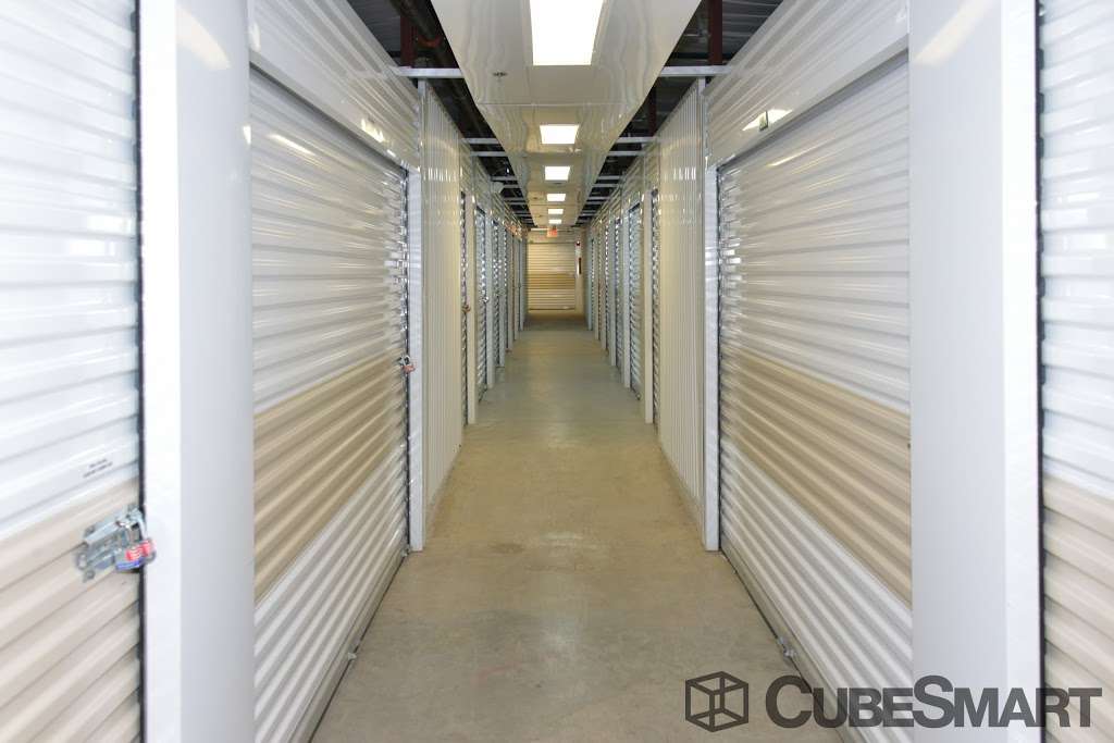 CubeSmart Self Storage | 5301 N Pine Hills Rd, Orlando, FL 32808, USA | Phone: (407) 522-0941