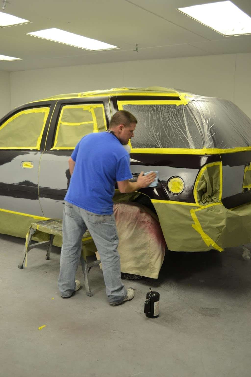 Riverside Auto Body and Paint | 1005 N 3rd St, Lawrence, KS 66044, USA | Phone: (785) 764-2320