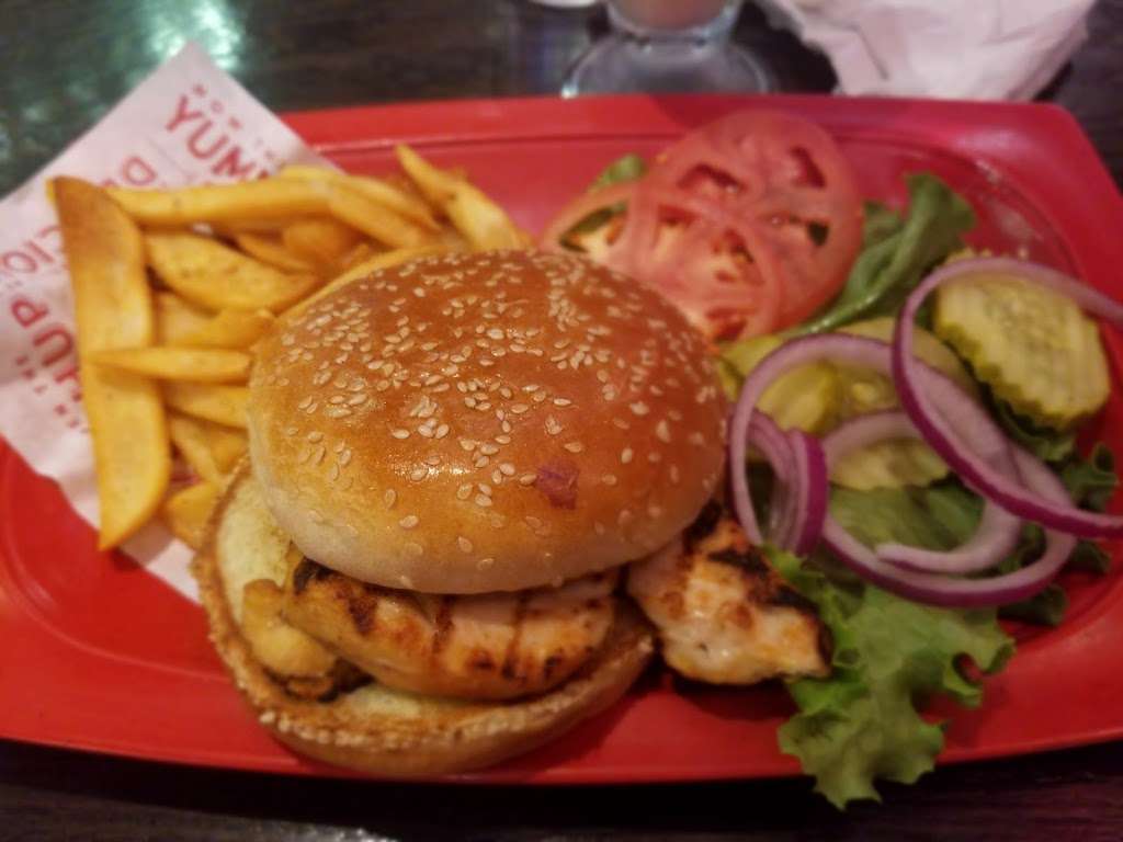 Red Robin Gourmet Burgers and Brews | 14450 Chantilly Crossing Ln, Chantilly, VA 20151, USA | Phone: (703) 961-0620