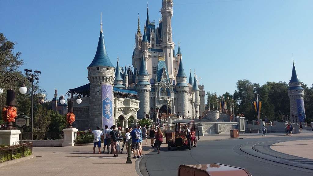 Walt Disneys Enchanted Tiki Room | 1180 Seven Seas Drive, Orlando, FL 32830, USA | Phone: (407) 939-5277