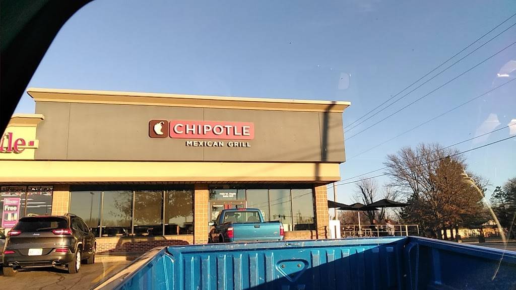 Chipotle Mexican Grill | 7130 W Maple St Ste 100, Wichita, KS 67209, USA | Phone: (316) 942-0263