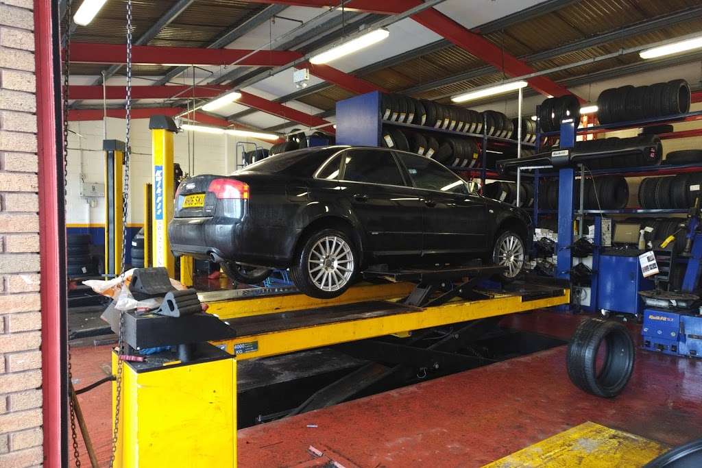 Kwik Fit Sevenoaks | London Rd, Sevenoaks TN13 1DH, UK | Phone: 01732 450736