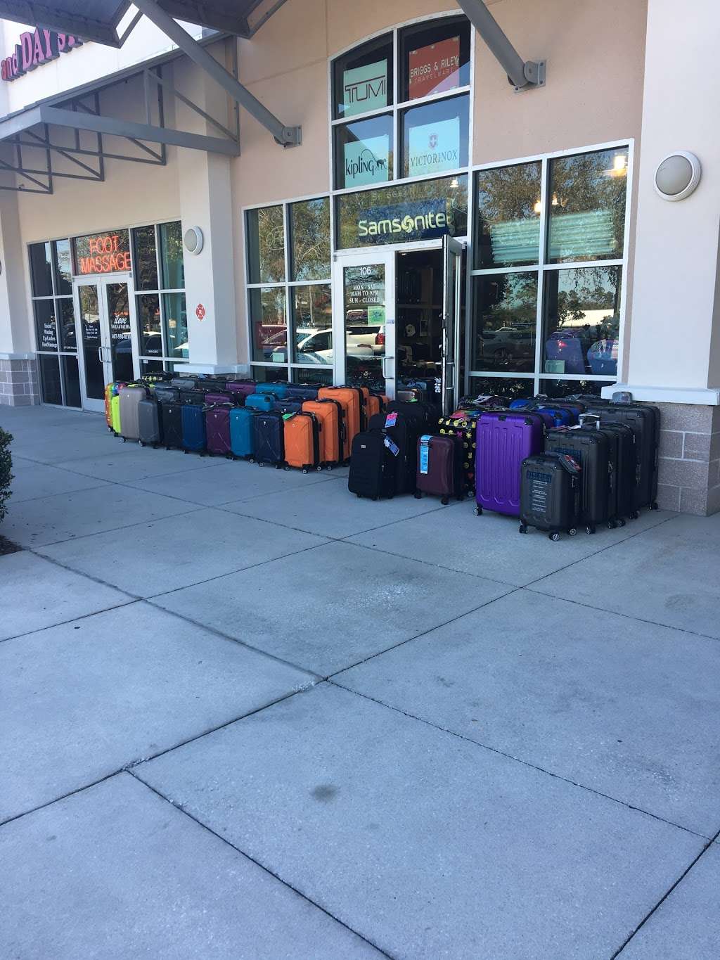 Luggage Depot | 8600 Vineland Ave, Orlando, FL 32821 | Phone: (407) 938-9137