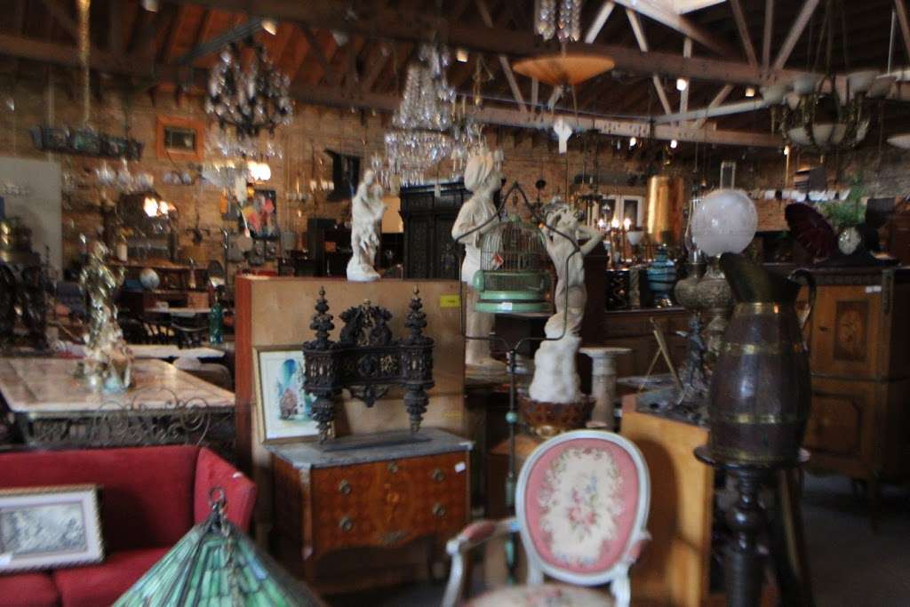 Olde Chicago Antiques | 3110 N Kedzie Ave, Chicago, IL 60618, USA | Phone: (773) 935-1200