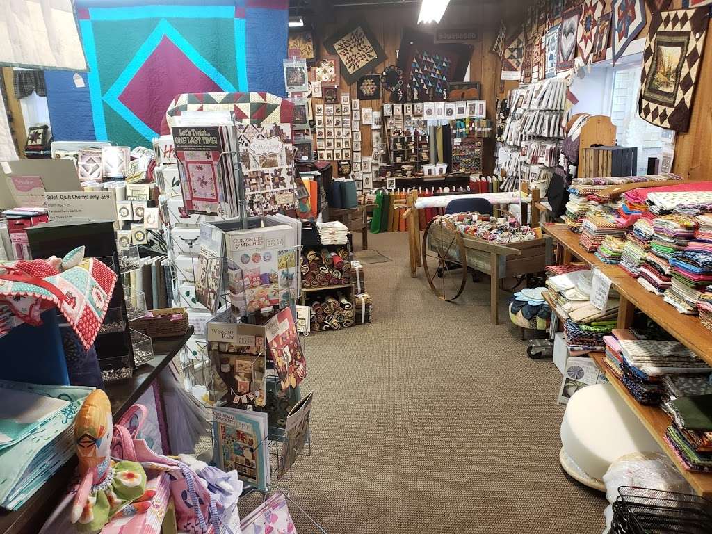 Log Cabin Quilt Shop | 2679 Old Philadelphia Pike, Bird in Hand, PA 17505, USA | Phone: (717) 393-1702