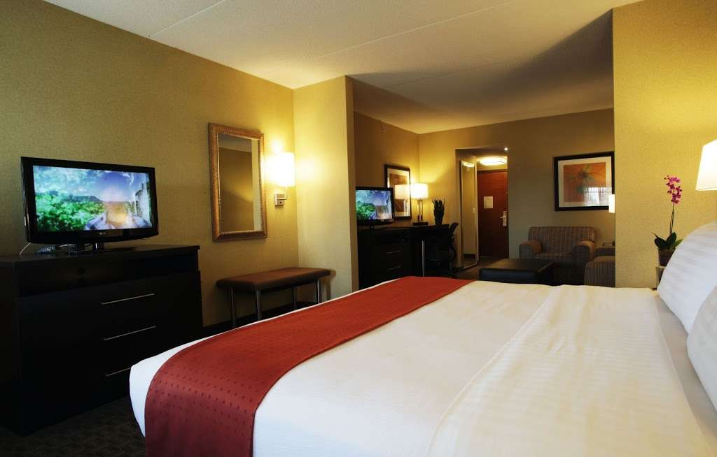 Holiday Inn Phoenix - Chandler | 1200 W Ocotillo Rd, Chandler, AZ 85248, USA | Phone: (480) 203-2121