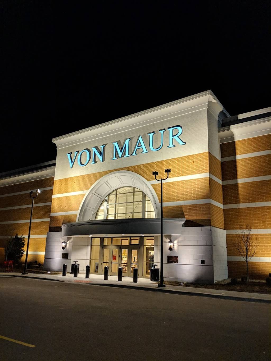 Von Maur - Same Day Delivery Available | 4 Orland Square Dr, Orland Park, IL 60462, USA | Phone: (708) 675-3816
