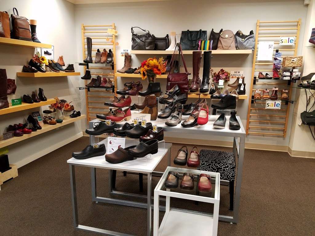 Shoes On Solano | 5933 College Ave, Oakland, CA 94618 | Phone: (510) 823-2290