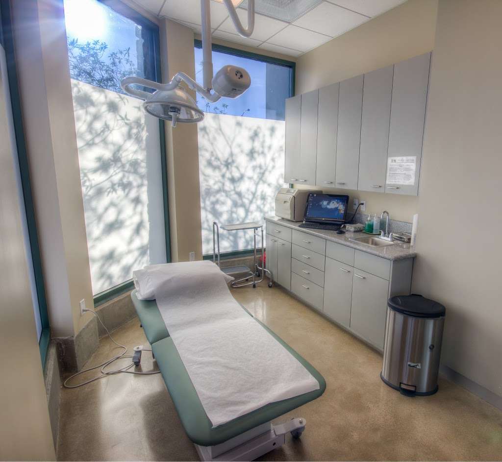 The Doctors Office | 24355 Lyons Ave #130, Santa Clarita, CA 91321, USA | Phone: (661) 255-9355