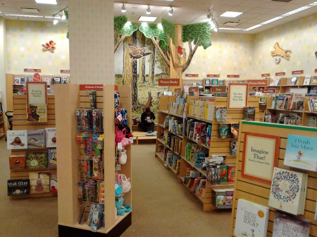 Barnes & Noble | 5183 E Montclair Plaza Ln, Montclair, CA 91763, USA | Phone: (909) 399-1966