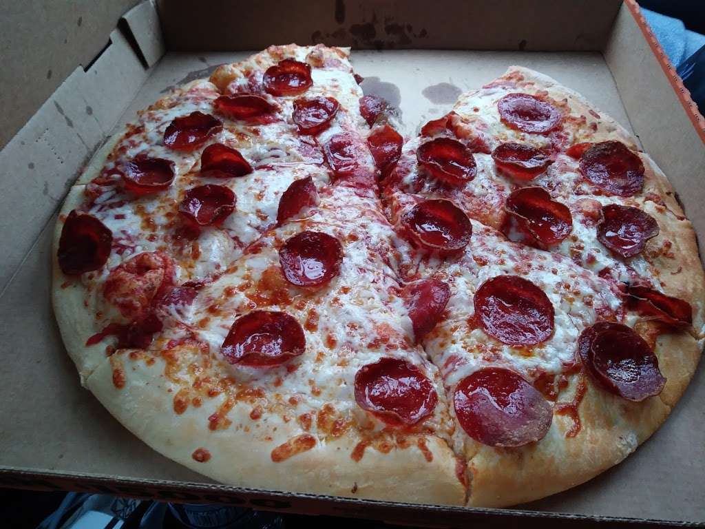 Little Caesars Pizza | 680 S Lake St, Mundelein, IL 60060 | Phone: (847) 566-7784