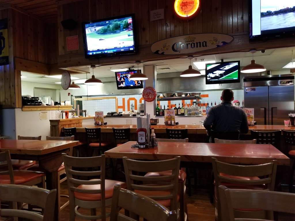 Hooters | 4230 Byrd Dr, Loveland, CO 80538, USA | Phone: (970) 667-4668