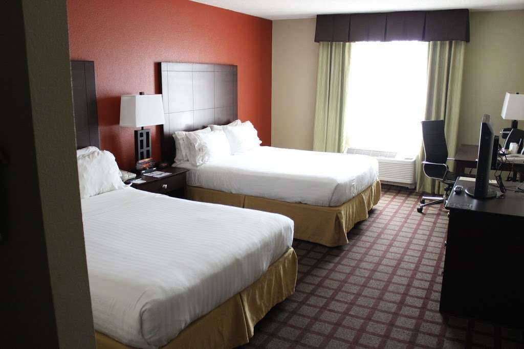 Holiday Inn Express & Suites Chicago-Algonquin | 2595 Bunker Hill Dr, Algonquin, IL 60102, USA | Phone: (847) 458-6000