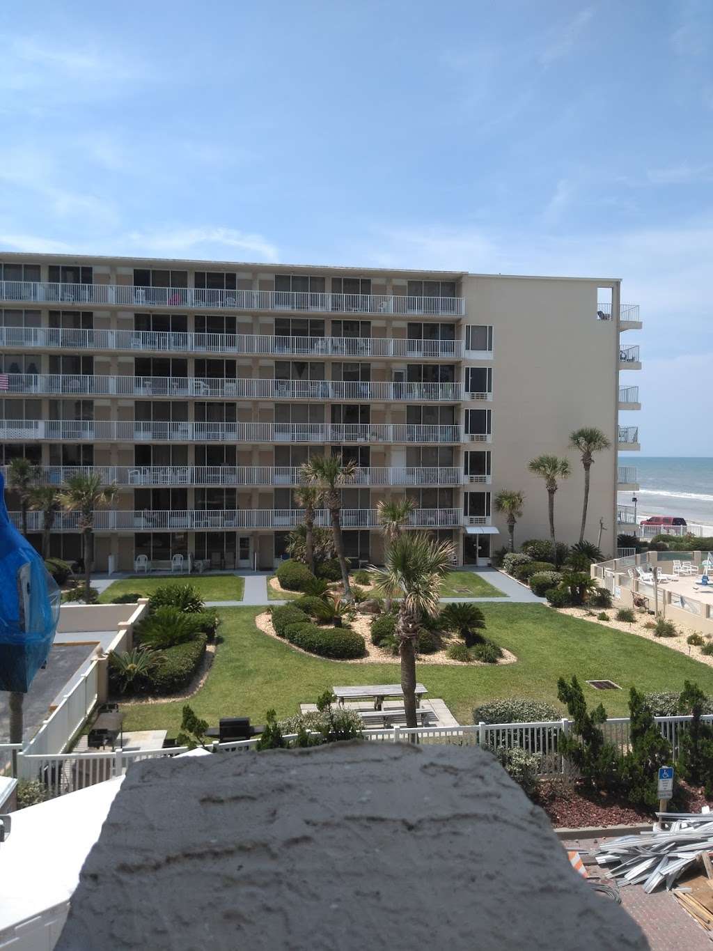 Castaways Beach Resort | 2043 S Atlantic Ave, Daytona Beach, FL 32118, USA