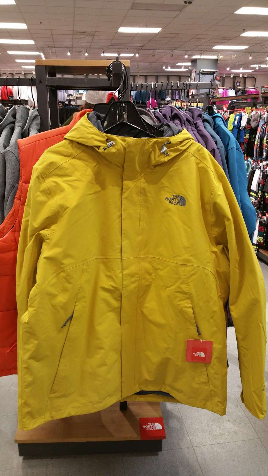 The North Face Outlet | 461 Evergreen Ct, Central Valley, NY 10917, USA | Phone: (845) 928-4900