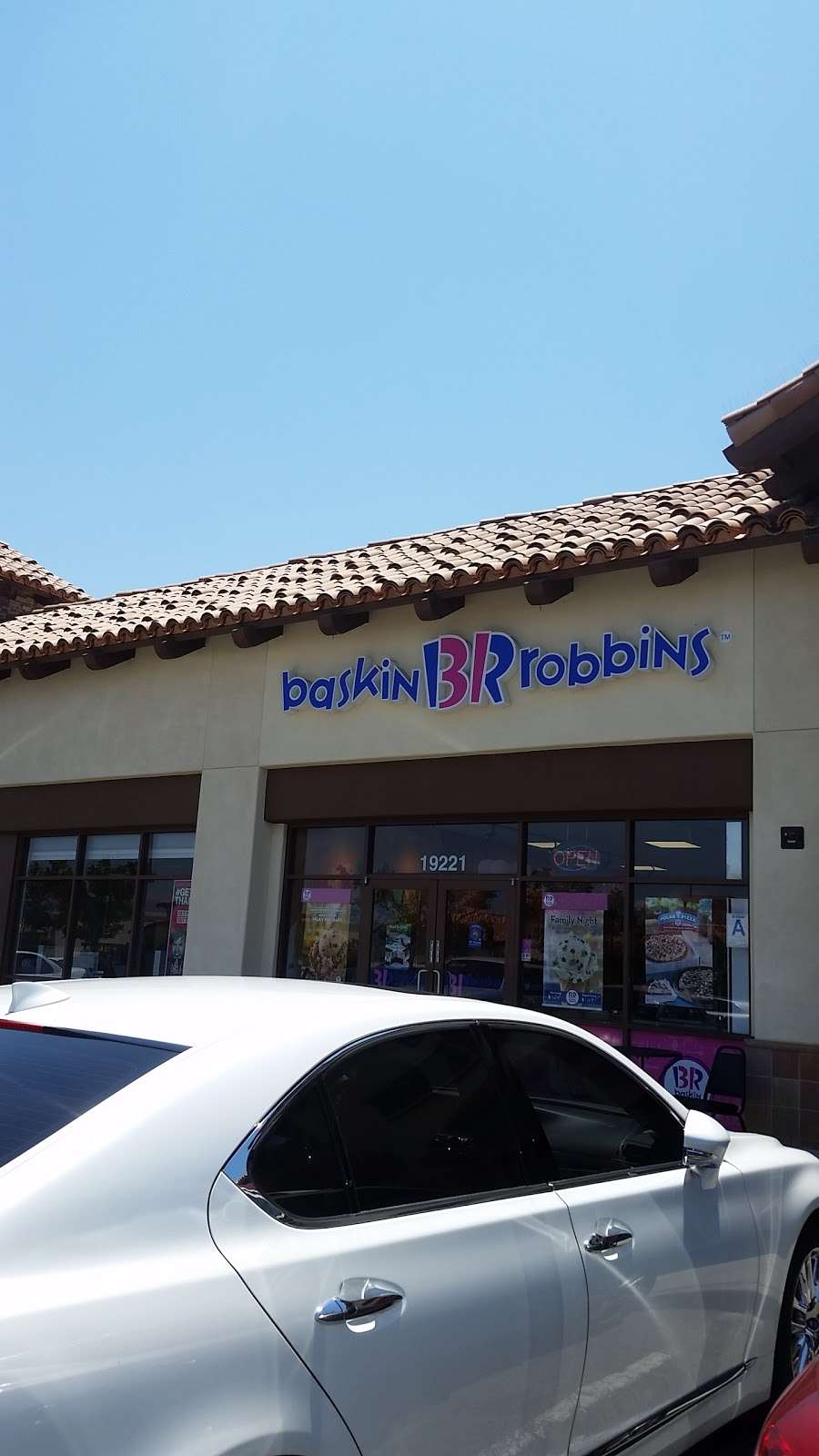 Baskin Robbins | 19221 Golden Valley Rd, Santa Clarita, CA 91387 | Phone: (661) 250-0031