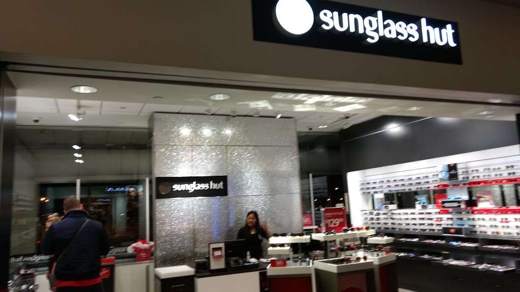 Sunglass Hut | 8500 Essington Ave Space M-22, Philadelphia, PA 19153, USA | Phone: (215) 492-2700