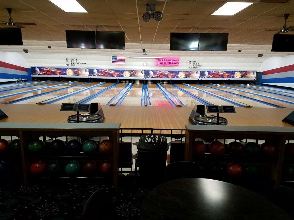 Bowl Mor Streator | 2416 IL-23, Streator, IL 61364 | Phone: (815) 672-4579