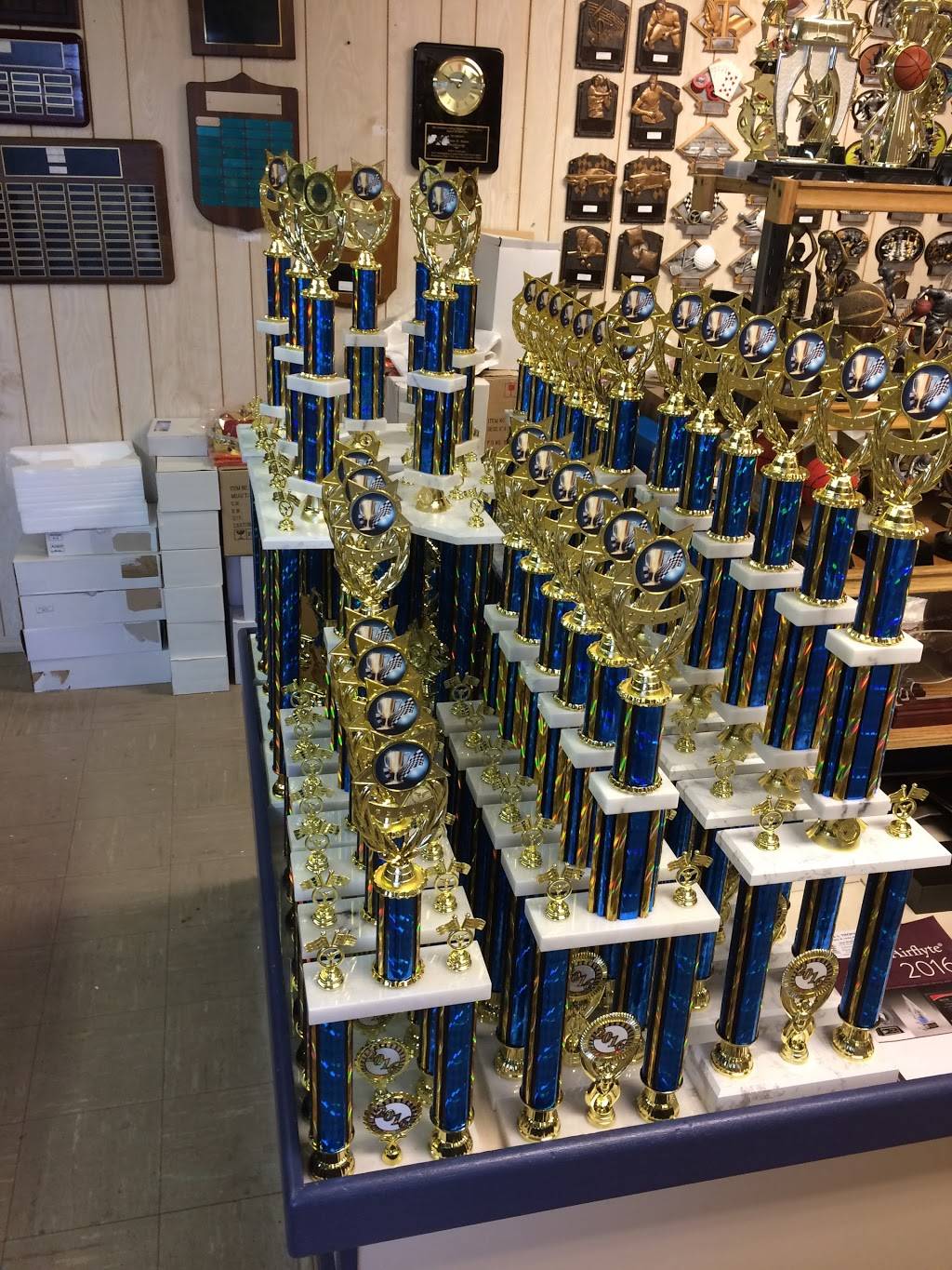 G & L Trophies | 1550 N 7th St, Lebanon, PA 17046, USA | Phone: (717) 274-2475