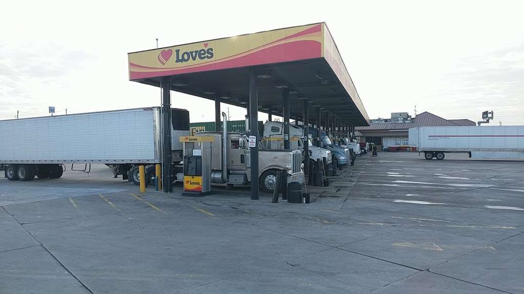 Loves Travel Stop | 1703, I-10, Baytown, TX 77521, USA | Phone: (281) 426-6569