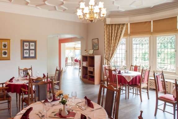 Dungate Manor Care Home | Flanchford Rd, Reigate Heath, Reigate RH2 8QT, UK | Phone: 01737 483547