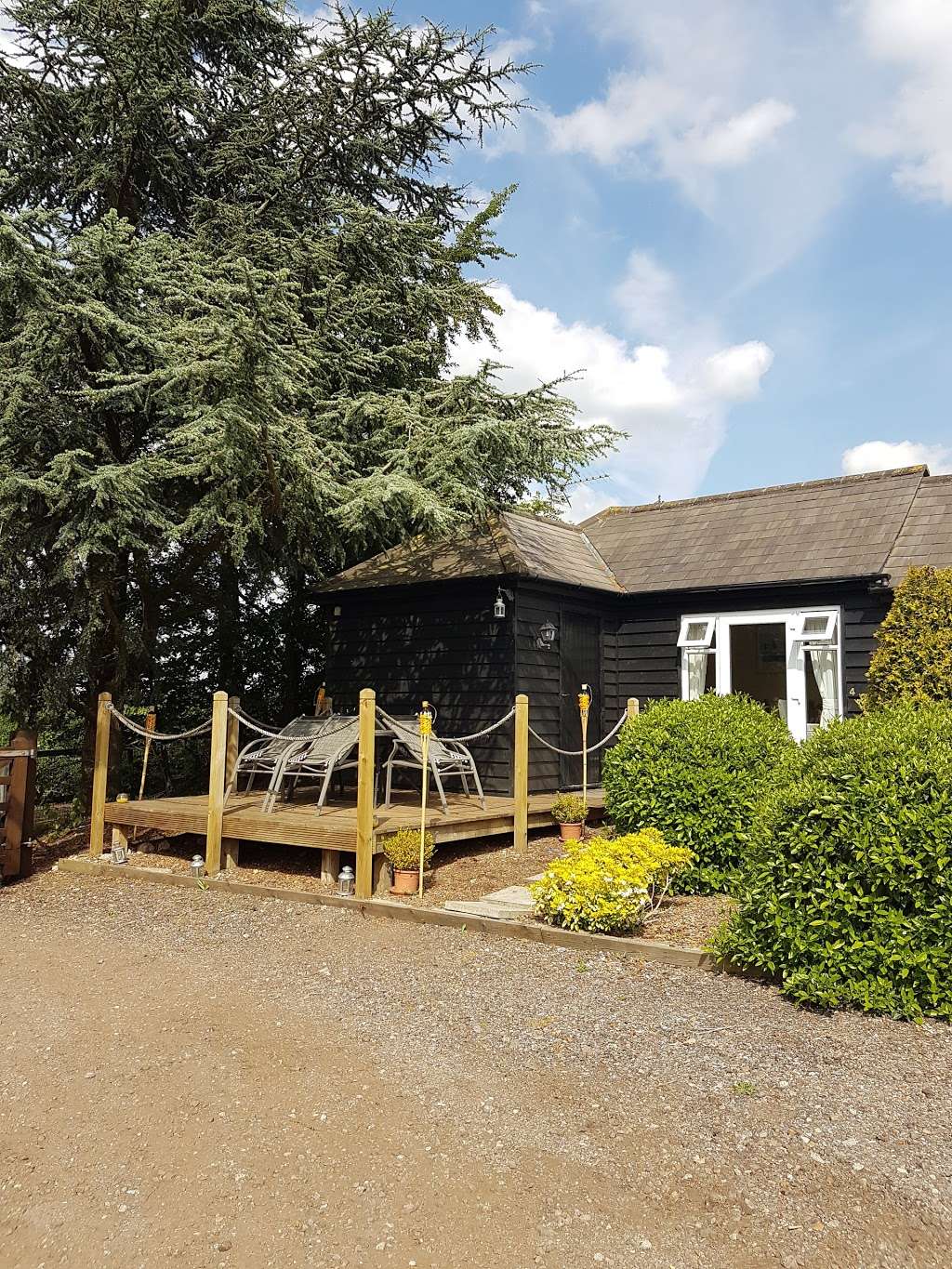 Latchmead Bed & Breakfast | Latchmead, Port Ln, Little Hallingbury, Bishops Stortford CM22 7PQ, UK | Phone: 01279 758278