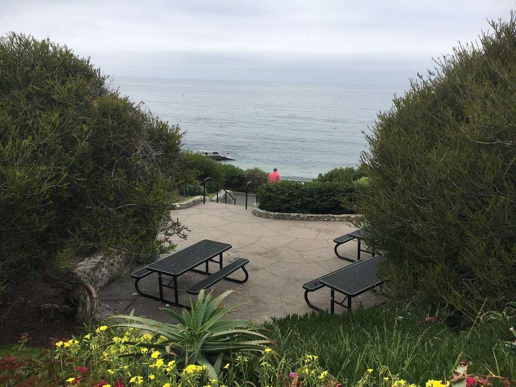 Flag Memorial | 400 Cliff Dr, Laguna Beach, CA 92651