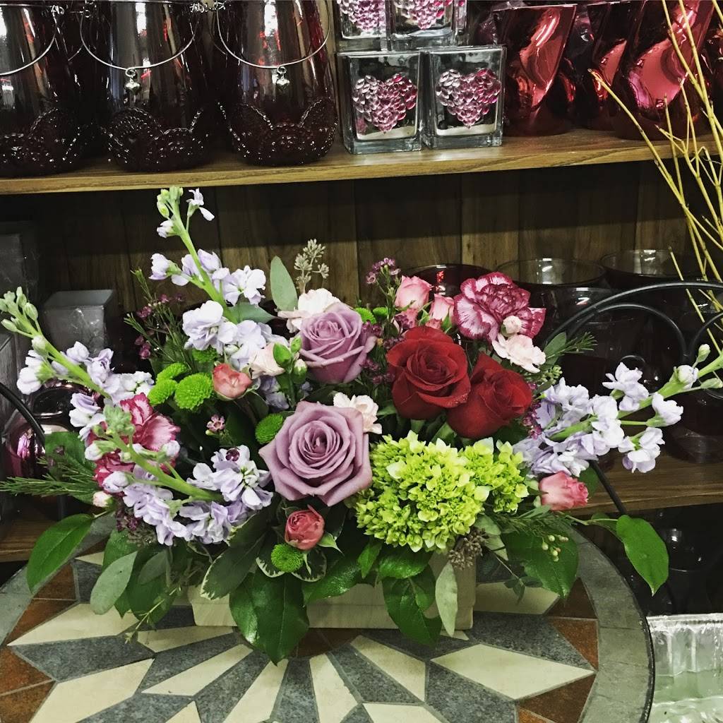 Dynamic Flowers | 830 Hanna St E, Windsor, ON N8X 2N8, Canada | Phone: (519) 972-9777