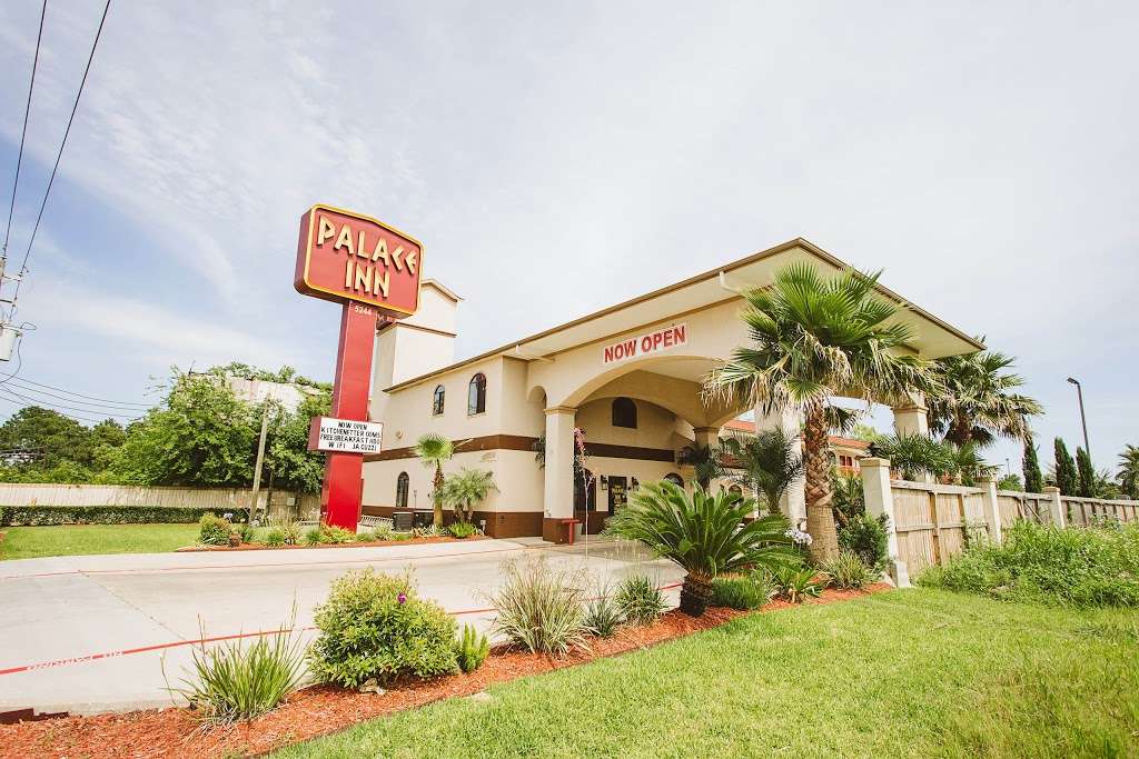 Palace Inn Baytown @ Garth Rd | 5244 East Fwy, Baytown, TX 77521, USA | Phone: (281) 421-5550