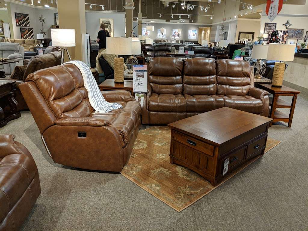 Ashley HomeStore | 829 N Alafaya Trail, Waterford Lakes Pkwy, Orlando, FL 32828 | Phone: (407) 382-1505