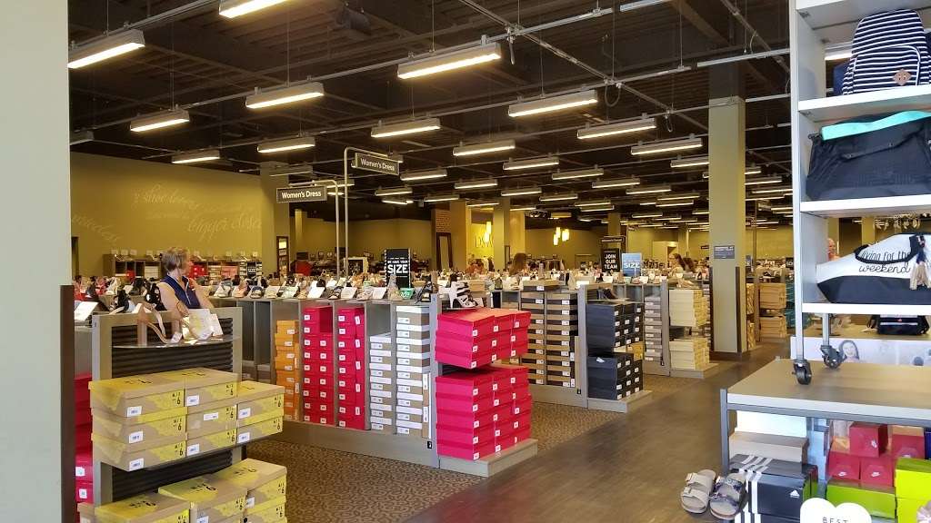 DSW Designer Shoe Warehouse | 8657 Villa La Jolla Dr, La Jolla, CA 92037, USA | Phone: (858) 657-0314