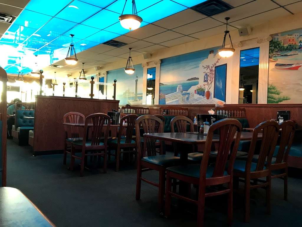 Atlantis Pizzeria and Family Restaurant | 3648 King St, Alexandria, VA 22302, USA | Phone: (703) 671-0250
