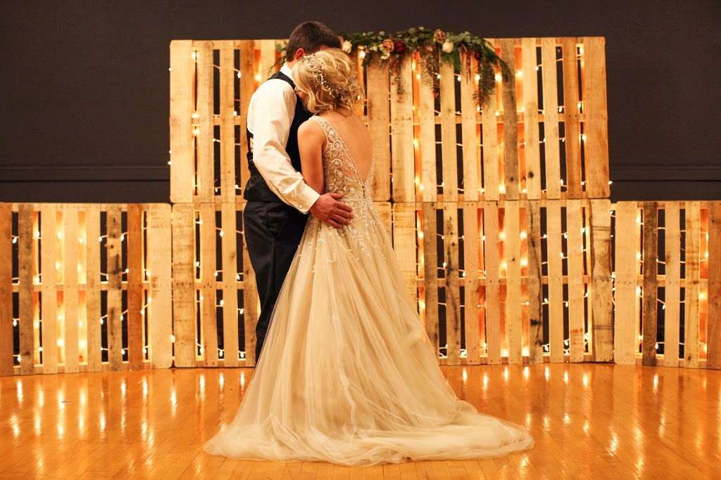 Walton Centre Wedding, Banquet & Event Hall | 100 W Locust St, Fairbury, IL 61739, USA | Phone: (815) 692-2616