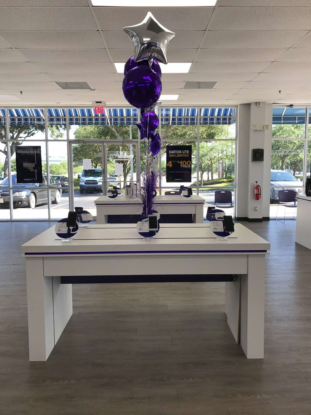 Metro by T-Mobile | 731 Good Homes Rd, Orlando, FL 32818 | Phone: (407) 930-6330