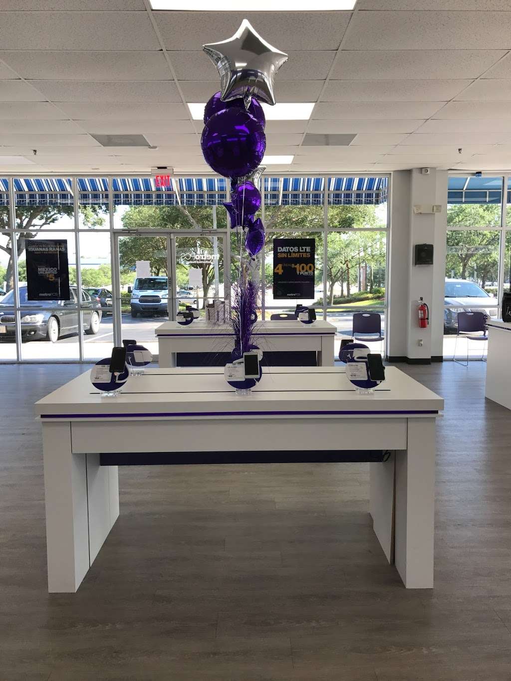 Metro by T-Mobile | 731 Good Homes Rd, Orlando, FL 32818, USA | Phone: (407) 930-6330