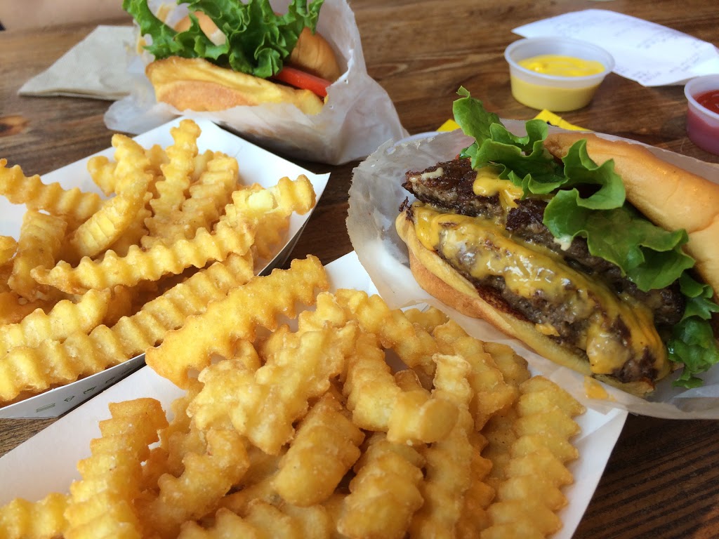 Shake Shack | 1 Old Fulton St, Brooklyn, NY 11201, USA | Phone: (347) 435-2676