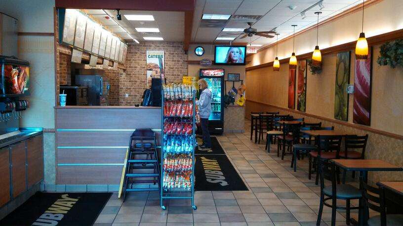 Subway Restaurants | 4204 D Arlington Heights Rd, Arlington Heights, IL 60004, USA | Phone: (847) 870-9604